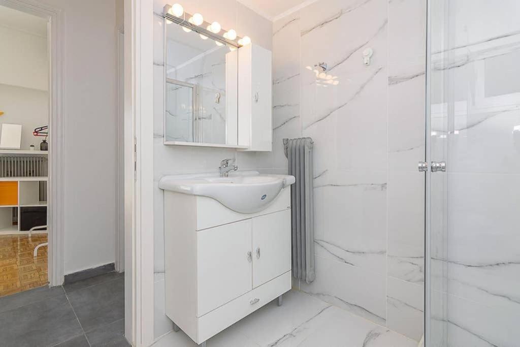 Sunlit 2Br Oasis In Metaxourghio 3Min From Metro Apartment Athens Exterior photo