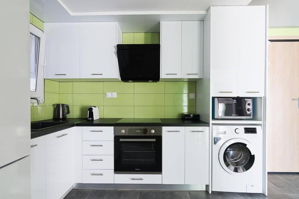 Sunlit 2Br Oasis In Metaxourghio 3Min From Metro Apartment Athens Exterior photo